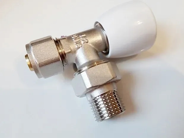 Ile kosztuje wymiana zaworu w grzejniku? Zobacz, co wpływa na cenę