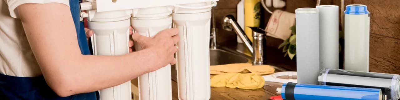 Czy filtrować wodę z kranu? Odkryj korzyści i zagrożenia filtrowania