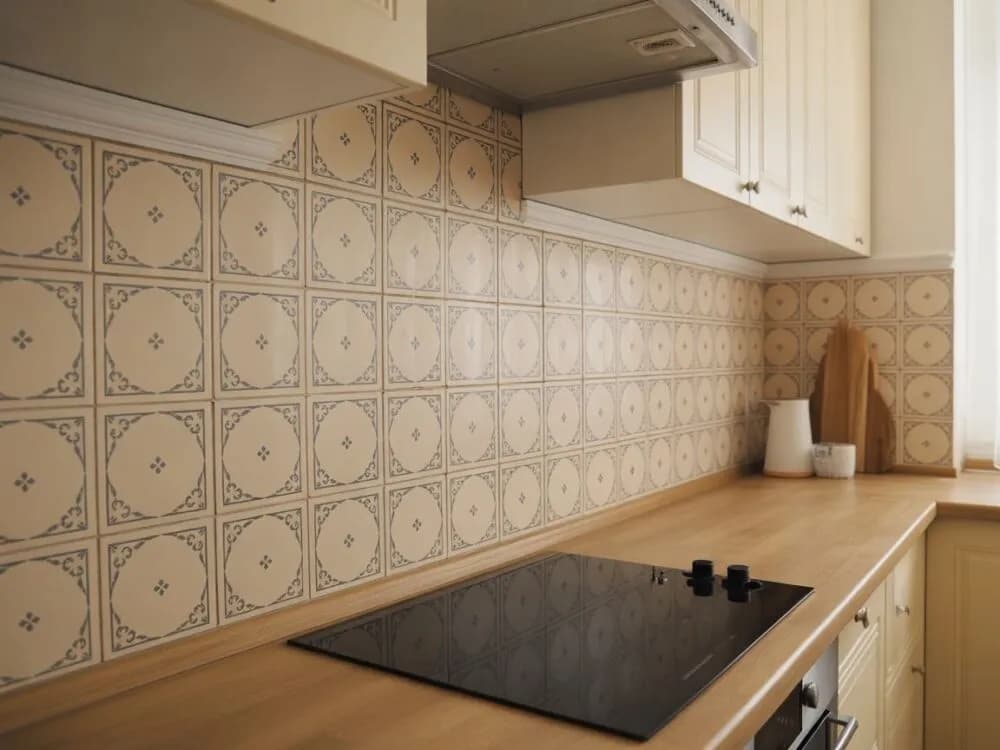 Jak odnowić kafelki w kuchni tanio i skutecznie bez remontu