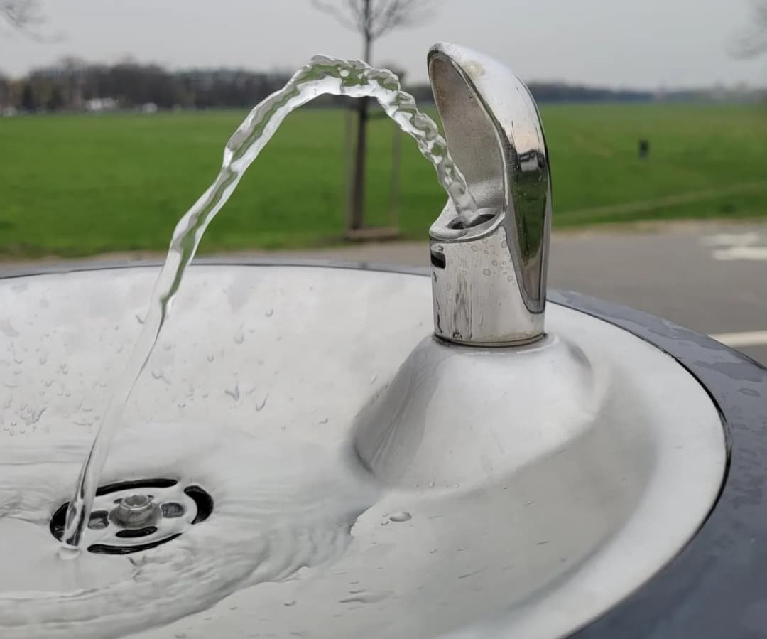 Czy można pić wodę z kranu w Krakowie? Bezpieczna i zdrowa opcja