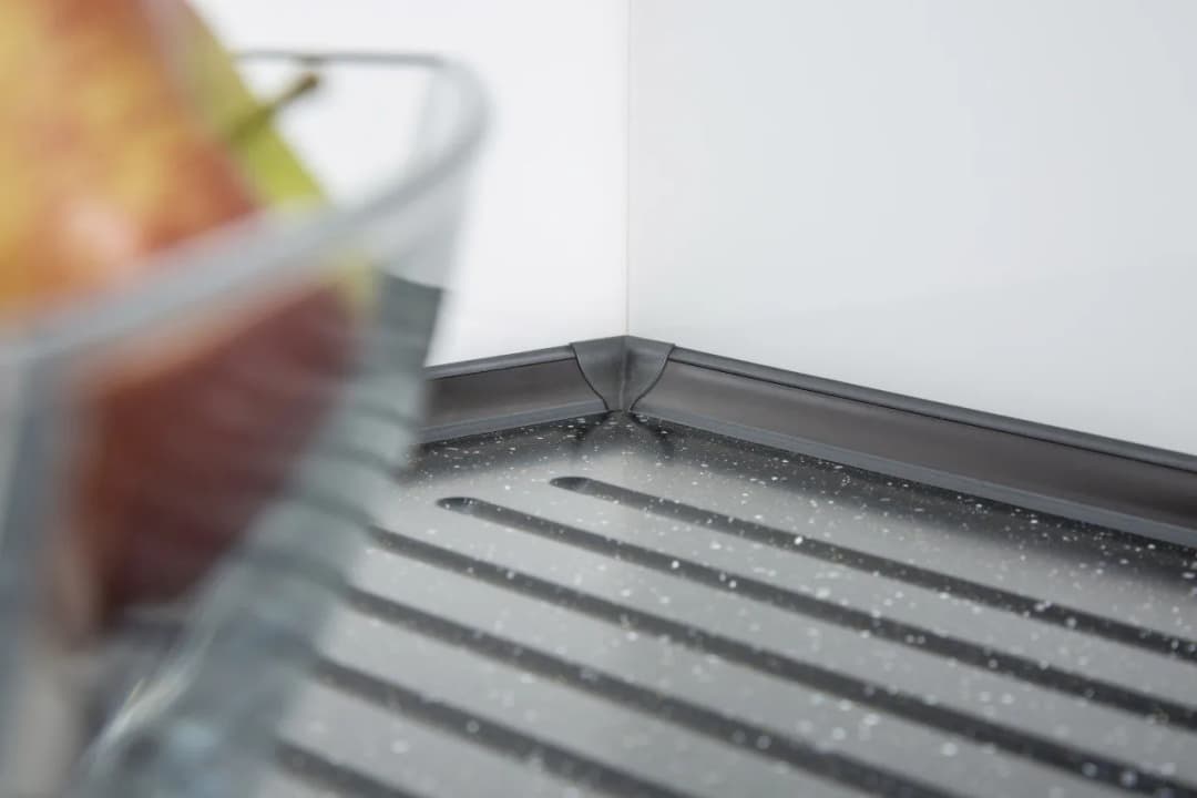 Listwa przyblatowa czy silikon – co wybrać dla trwałego wykończenia?