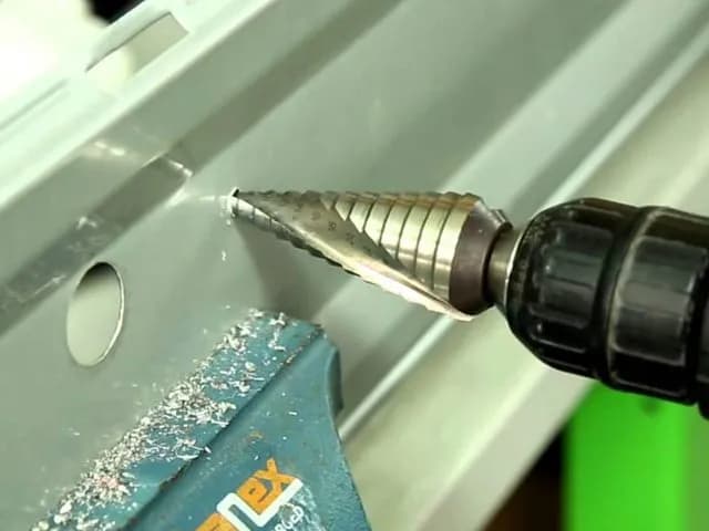 Jak wyciąć otwór w zlewie: proste metody i niezbędne narzędzia